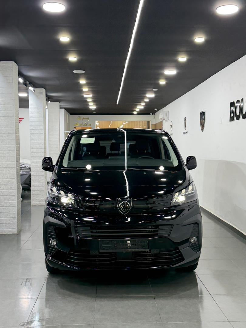 Peugeot Traveller Business VIP 2025